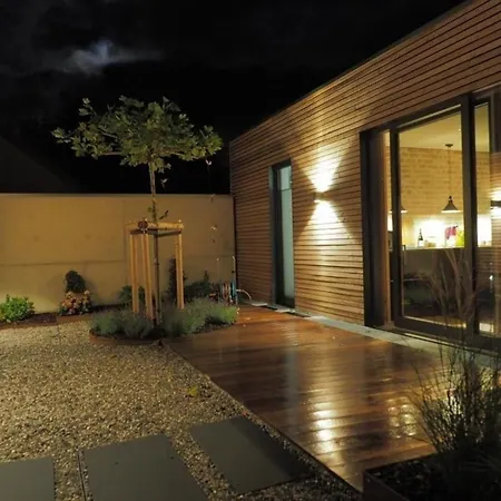 Exklusives In Huppenbroich Mit Terrasse, Grill Und Garten Nyaraló